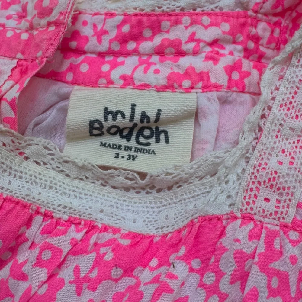 Mini Boden charming colorful